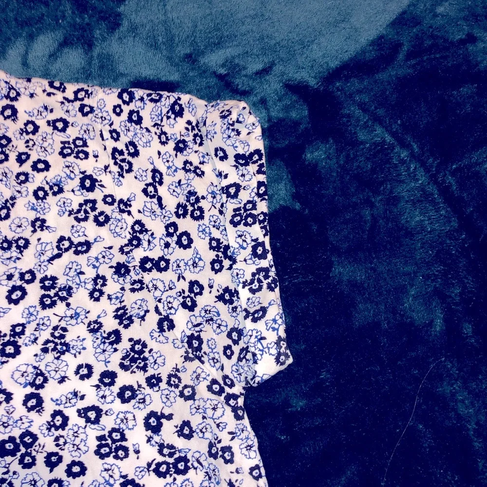 GAP Floral Print Women's Top - Purple and White - Picture 3 of 9